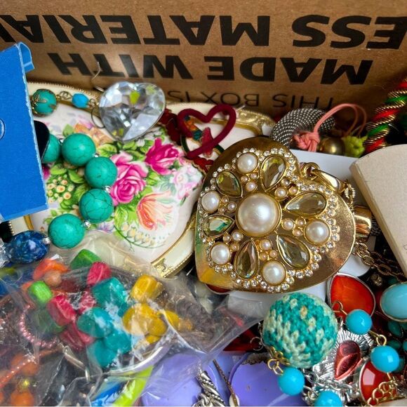 🎁 2 LB unsearched untested junk jewelry lot~ junk wearable craft repair - Picture 8 of 10